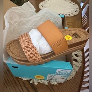Brand New REEF Cushion Vista Hi size 8